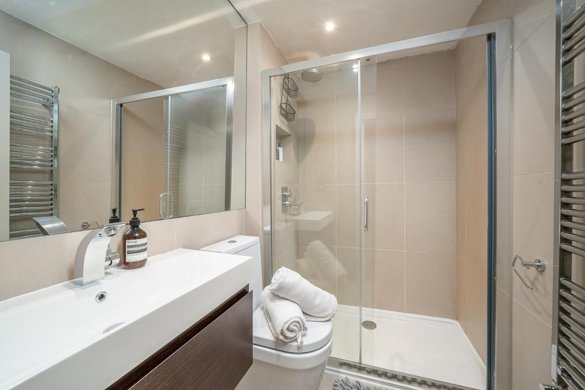 Niru Experience Hidden Gem In Chelsea 2Bd 2Ba Apartment London Exterior photo